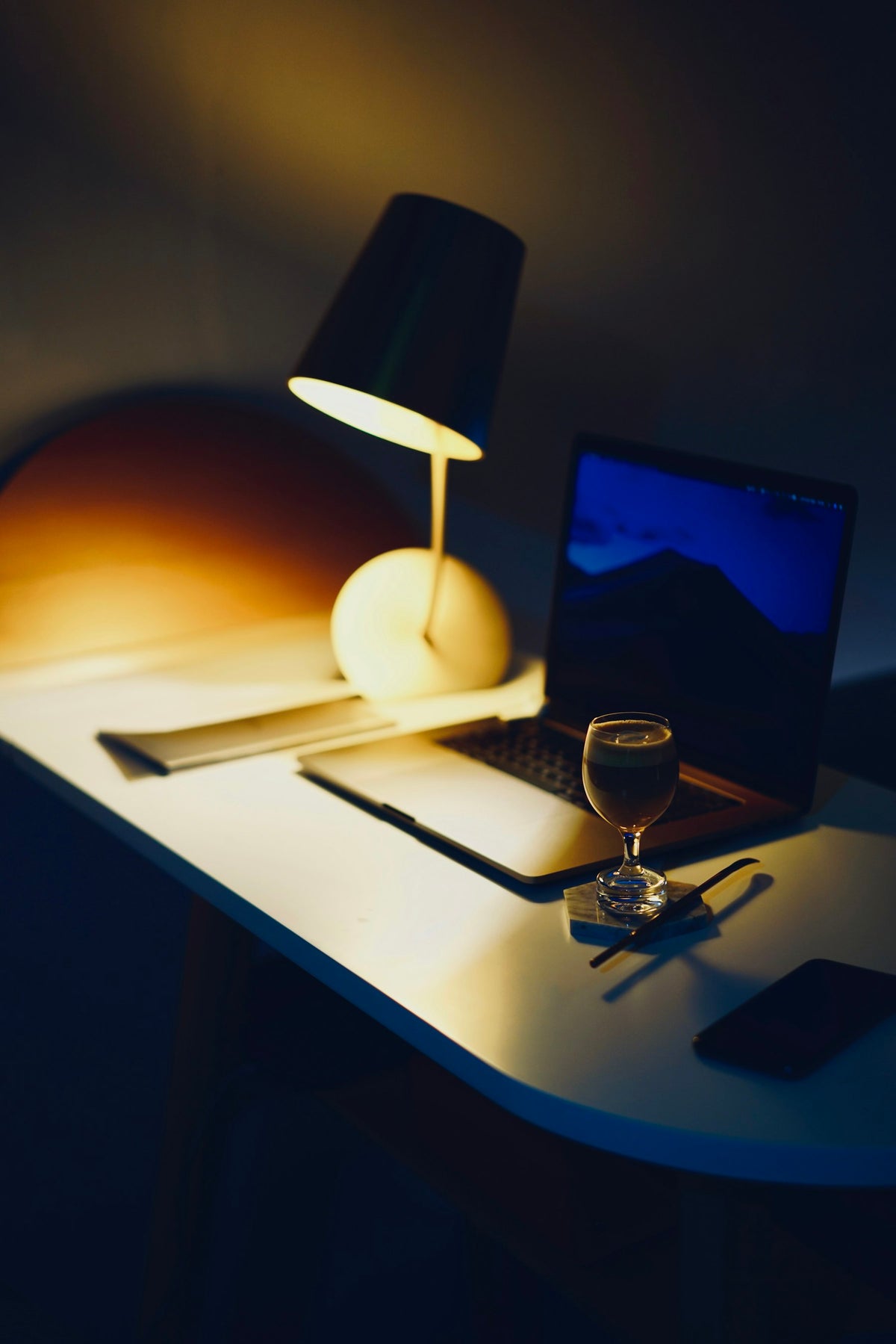 Light fixtures - Indoor lighting - Table lamps
